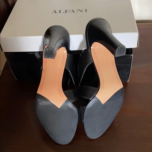 Shoe - Picture 4 of 4